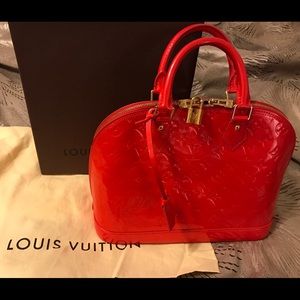 LOUIS VUITTON Vernis Alma PM
Rose Grenadine bag